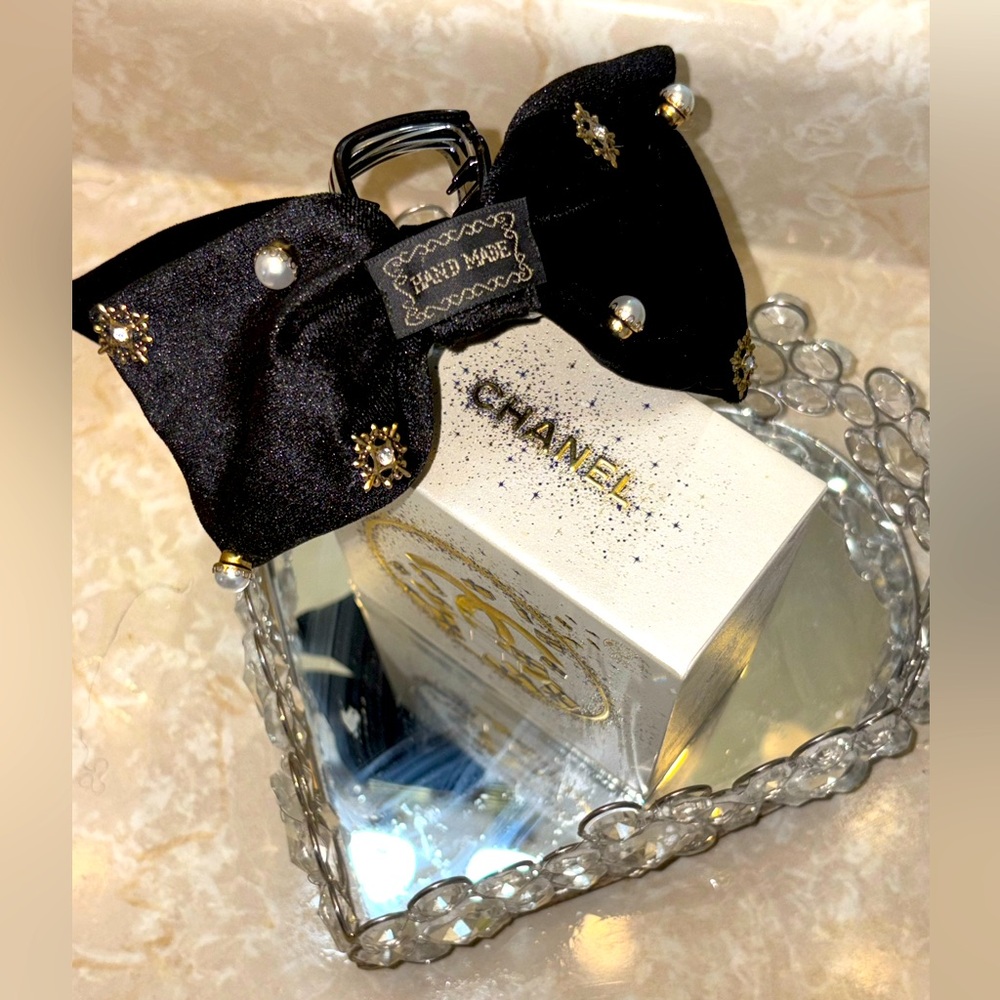 A Touch of Posh Hair Clip 🖤 - Picture 11 of 14